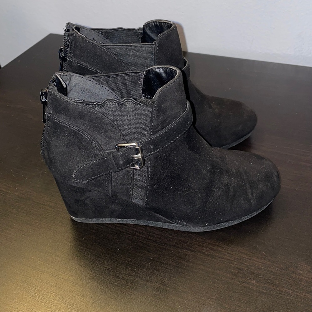 Girls black wedges size 1